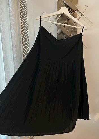 Siyah Piliseli Etek - Görsel 3