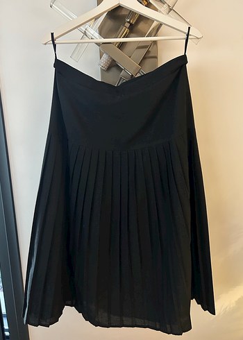 Siyah Piliseli Etek - Görsel 2