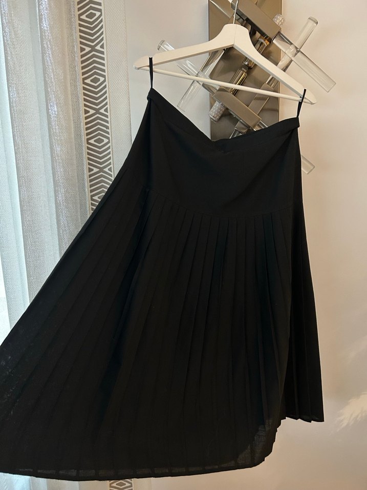 Siyah Piliseli Etek - Görsel 3