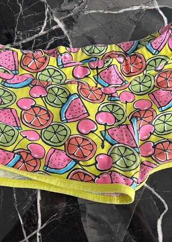 Renkli Pop Art Desenli Mini Şort - Görsel 3