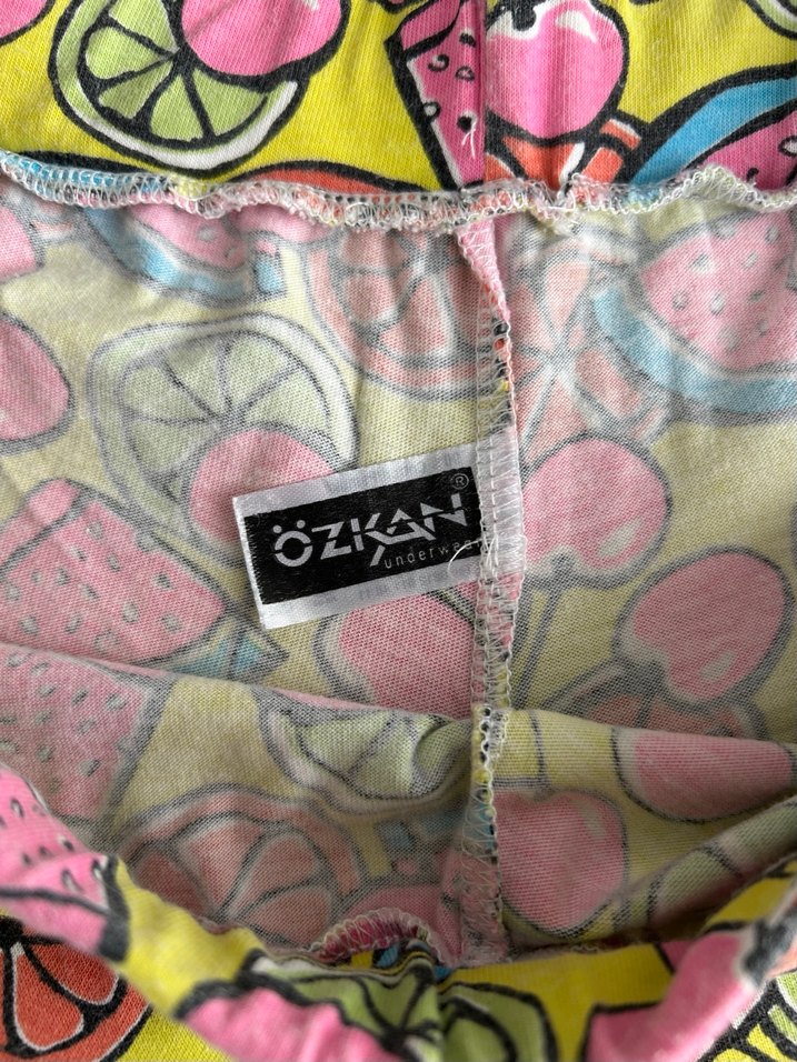 Renkli Pop Art Desenli Mini Şort - Görsel 4