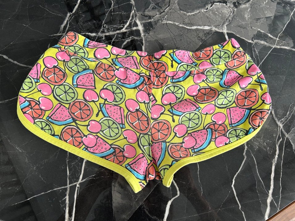 Renkli Pop Art Desenli Mini Şort - Görsel 2