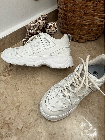 CHIARA FERRAGNI DERI BEYAZ SNEAKERS