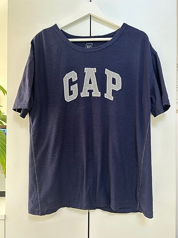 GAP LOGO NAKIŞLI TIŞÖRT