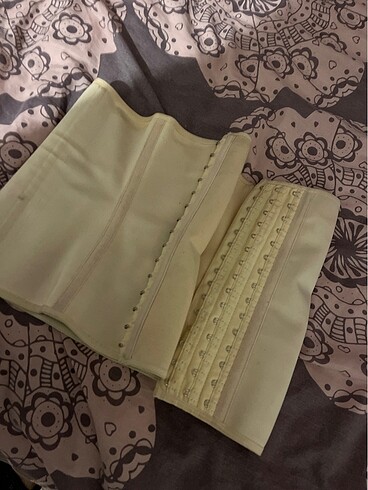 Yamuna Latex Korse