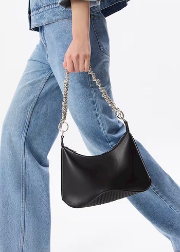 Zincir Detaylı Siyah Yılan Desenli Deri Çanta - Görsel 2