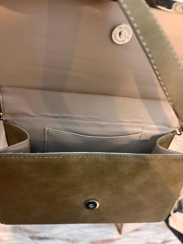 Bej Deri Kadın Çanta, Tokalı, Minimalist - Görsel 2