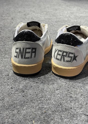 Golden Goose Deluxe golden goose ballstar