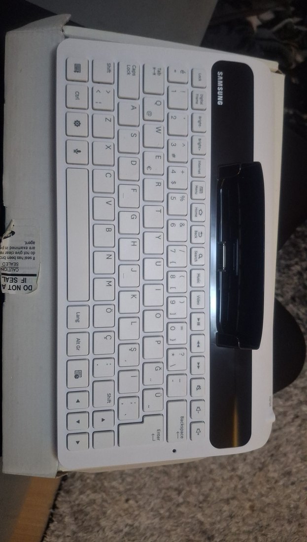 Samsung Galaxy Tab Klavye Dock Beyaz - Görsel 2