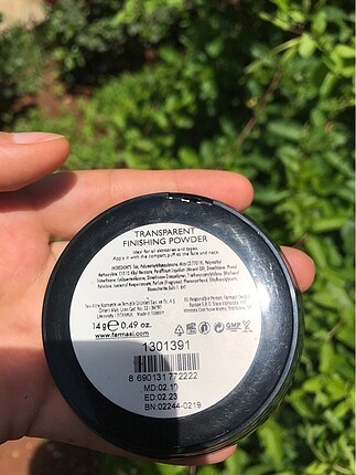 Farmasi Farmasi transparan pudra
