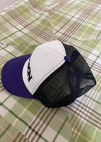 Mor Renkli Queen Nakışlı Kadın Şapka - Görsel 2