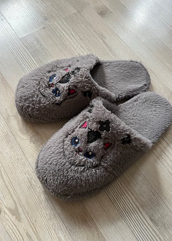 Gri Nakışlı Peluş Kadın Ev Terliği - Görsel 4