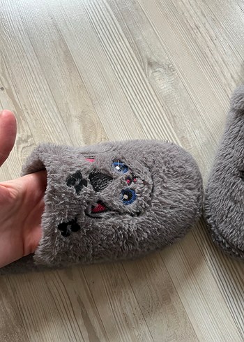 Gri Nakışlı Peluş Kadın Ev Terliği - Görsel 2