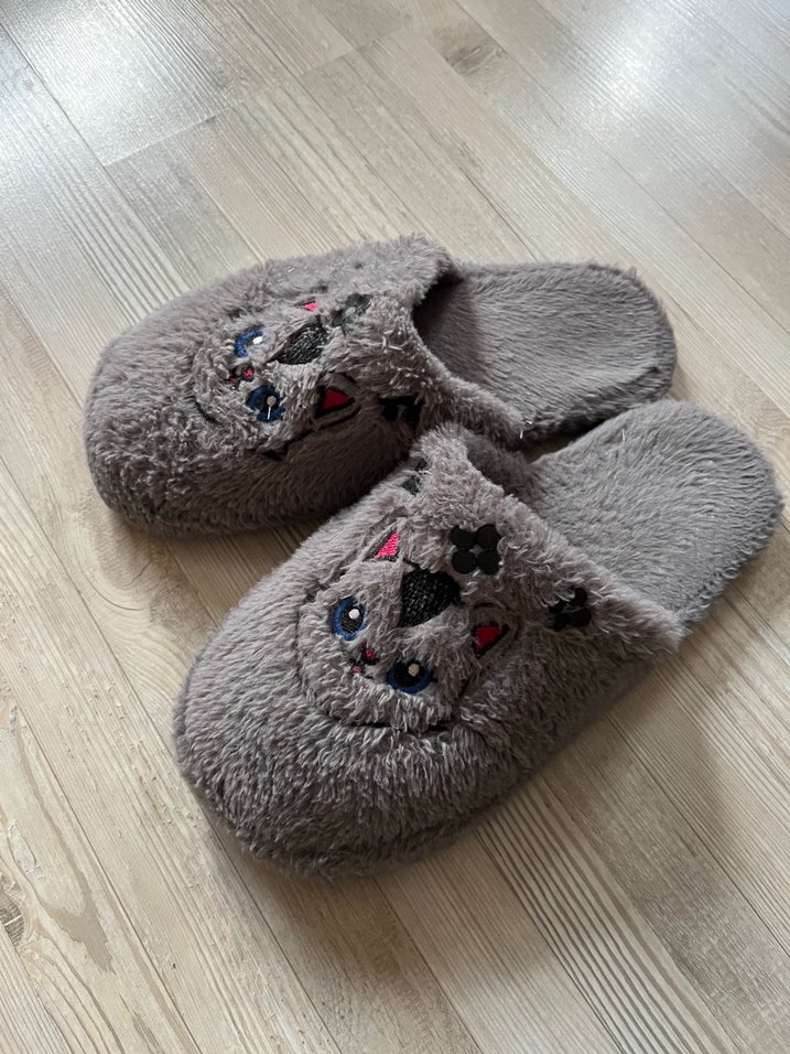 Gri Nakışlı Peluş Kadın Ev Terliği - Görsel 4