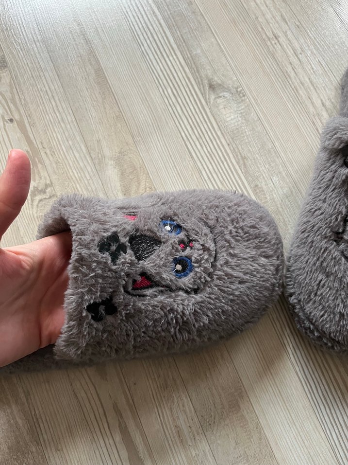 Gri Nakışlı Peluş Kadın Ev Terliği - Görsel 2