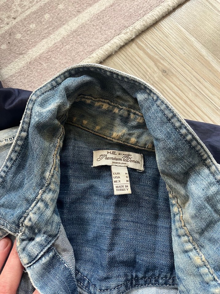 Erkek Mavi Kapüşonlu Yağmurluk ve Mango gömlek - Görsel 5