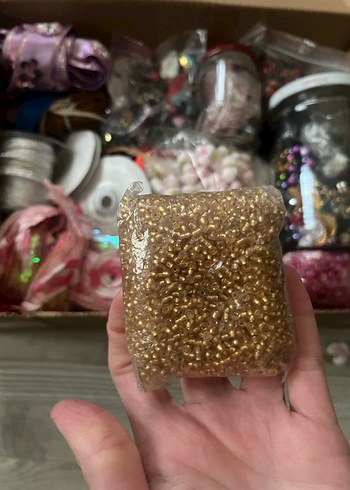 Bir kutu dolu El Sanatları Malzemeleri Seti - Görsel 10