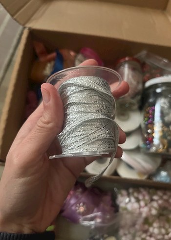 Bir kutu dolu El Sanatları Malzemeleri Seti - Görsel 7