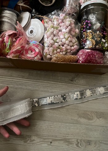 Bir kutu dolu El Sanatları Malzemeleri Seti - Görsel 12