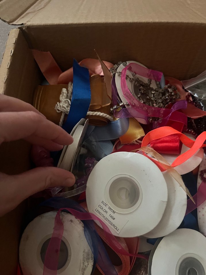 Bir kutu dolu El Sanatları Malzemeleri Seti - Görsel 2