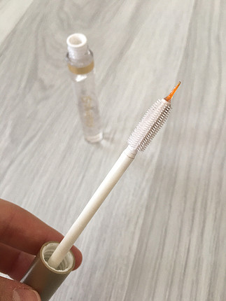 Farmasi kaş ve kirpik serumu ile Farmasi masaj kremi