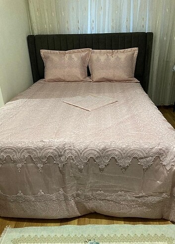 3 kere serildi temiz yatak örtüsü 