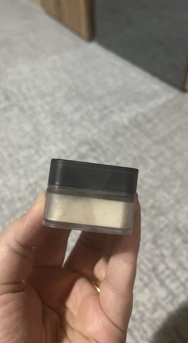 Huda Beauty pound cake pudra - Görsel 2