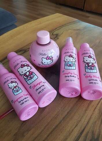 Hello Kitty ADET 250 TL / Hello Kitty Şampuan Deodorant Duş Jeli