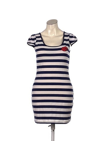 PreLoved Kısa Elbise %70 İndirimli.