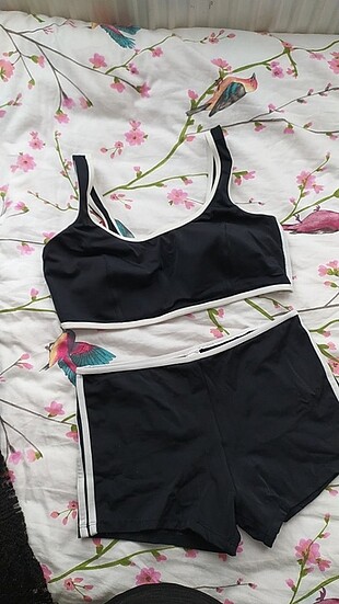 Şortlu bikini takım