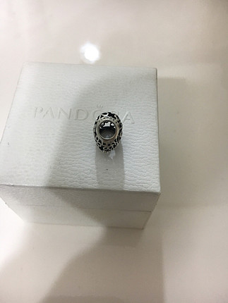 universal Beden Pandora charm