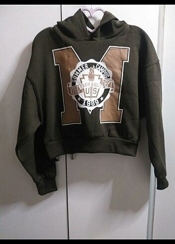 KAPŞONLU CROP SWEATSHİRT