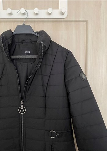 Siyah Kemerli Uzun Kadın Kışlık Mont - Görsel 3