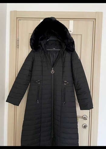 Siyah Kemerli Uzun Kadın Kışlık Mont - Görsel 2