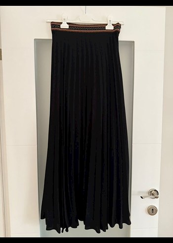 Siyah Piliseli Uzun Etek - Görsel 2