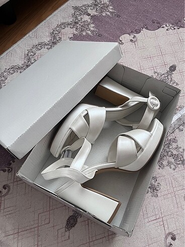 Gelin Ayakkabısı Sedef Kırık Beyaz kalın topuklu ayakkabı - Görsel 5