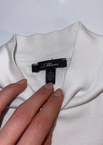 Beyaz Yüksek Yakalı Bluz - Görsel 3