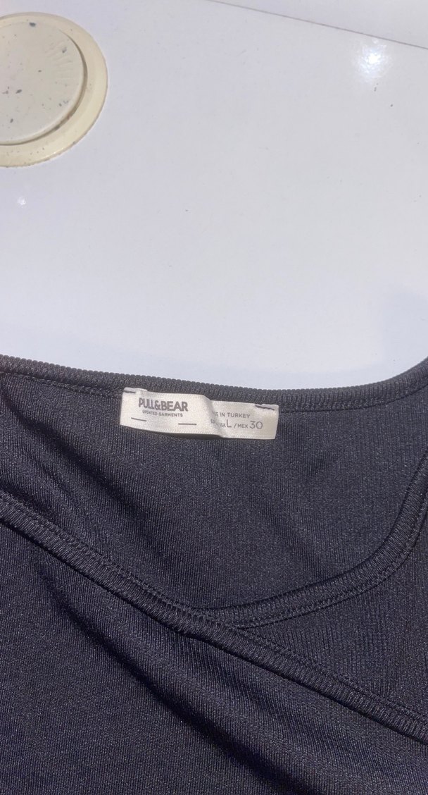 Siyah dekolte Yakalı Tişört - Görsel 2