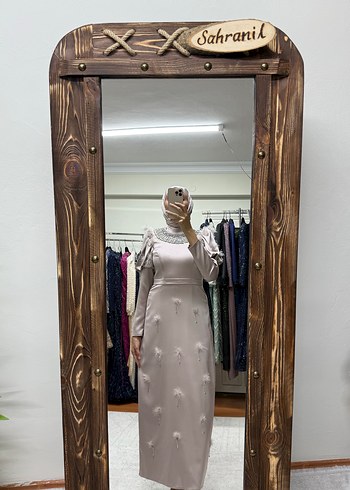 Saten tüy detaylı kalem  Elbise - Görsel 6