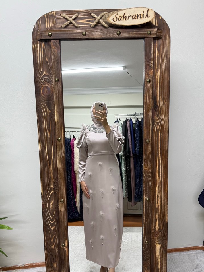 Saten tüy detaylı kalem  Elbise - Görsel 4