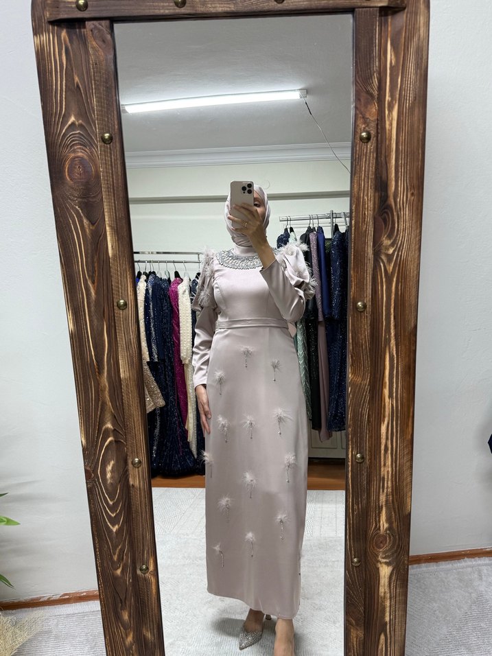 Saten tüy detaylı kalem  Elbise - Görsel 3