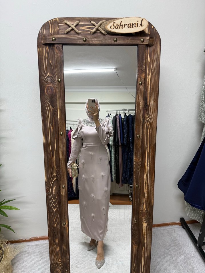 Saten tüy detaylı kalem  Elbise - Görsel 2