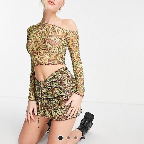 Pull and Bear Desenli detaylı Mini yeşil etek