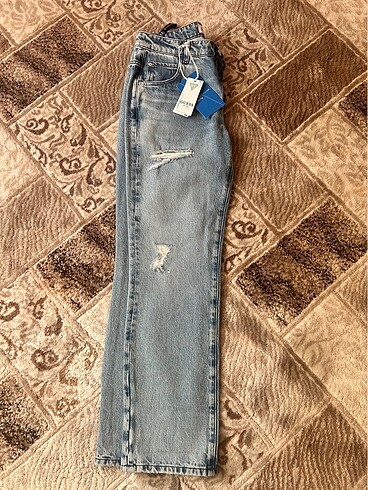26 Beden mavi Renk Guess mom Jean