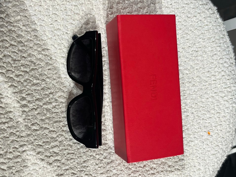 Parlak Siyah Erkek Gözlüğü - Görsel 4