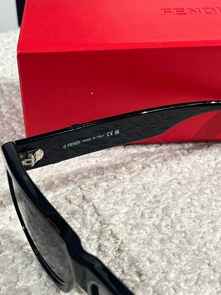 Parlak Siyah Erkek Gözlüğü - Görsel 2