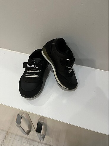 22 Beden siyah Renk Çocuk BJK lisanslı spor ayakkabı