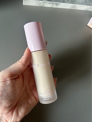 Kylie cosmetics fondöten