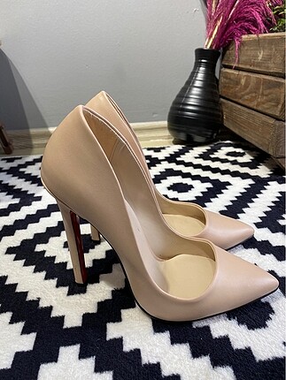 Ten rengi stiletto