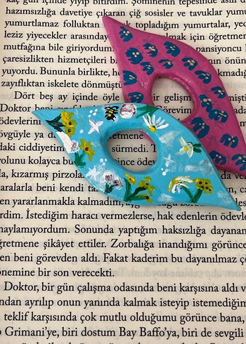 Renkli Kitap Tutucular